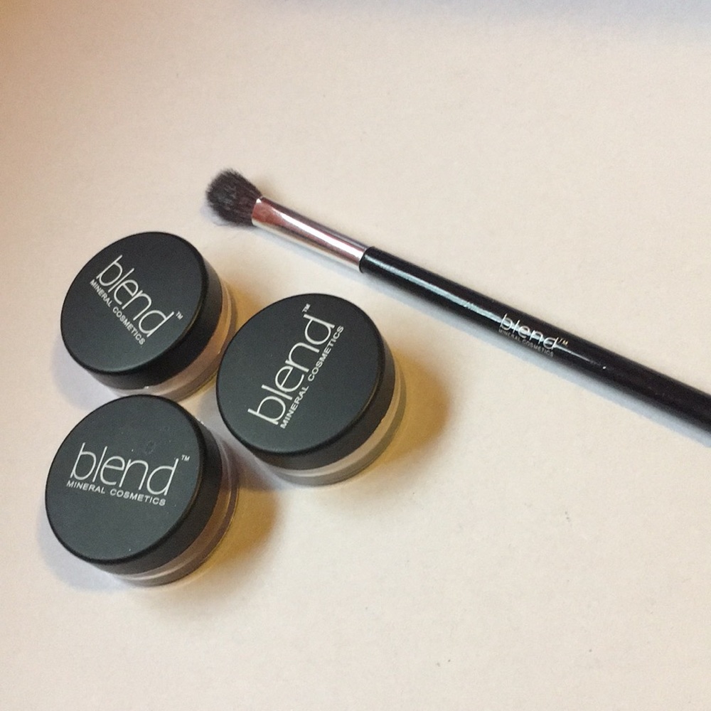 🎁3 for $15 🎁 Blend Mineral Powder eyeshadow&brush